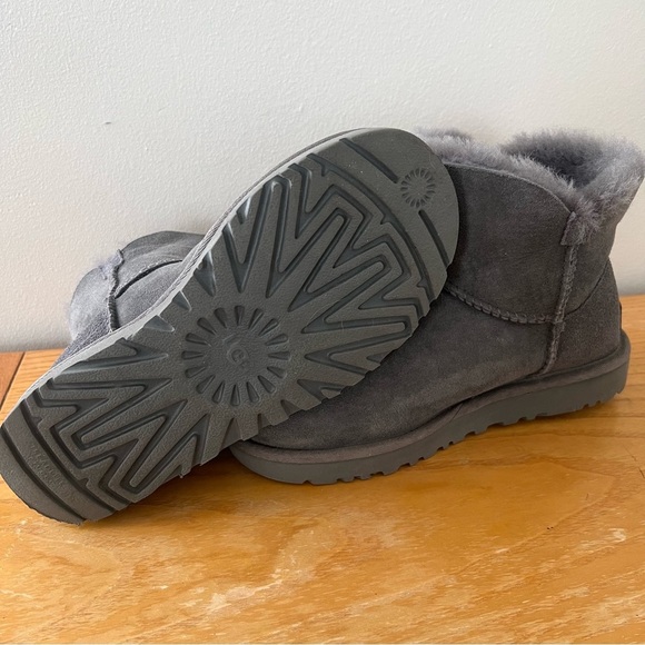 {UGG} Mini Bailey Button ll Grey Boots - Picture 6 of 8